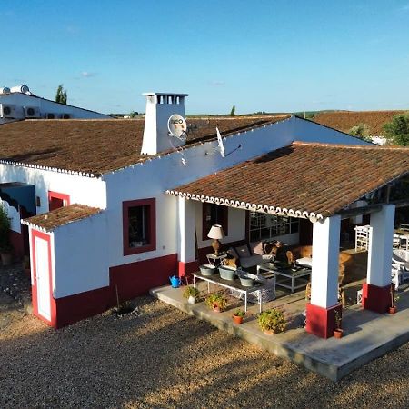 Отель Quinta Da Chamine Феррейра-ду-Алентежу Экстерьер фото